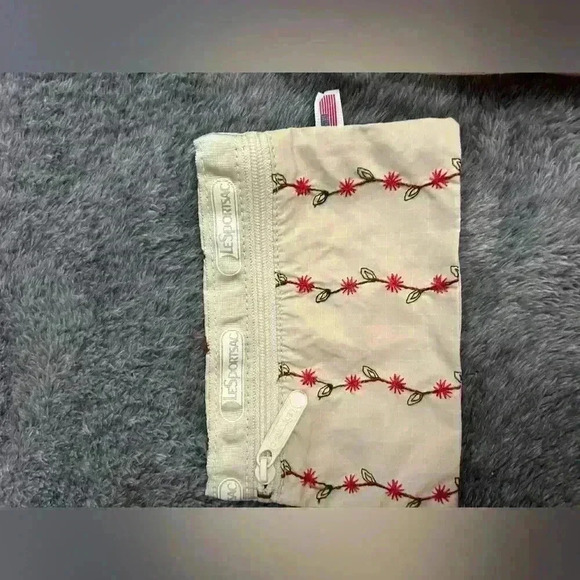 LeSportsac crossbody - Picture 4 of 4